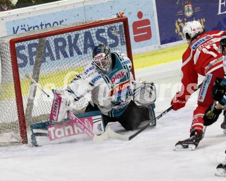 EBEL. Eishockey Bundesliga. KAC gegen 	EHC Liwest Black Wings Linz. Manuel Ganahl, (KAC), Michael Ouzas (Linz). Klagenfurt, am 2.3.2018.
Foto: Kuess

---
pressefotos, pressefotografie, kuess, qs, qspictures, sport, bild, bilder, bilddatenbank