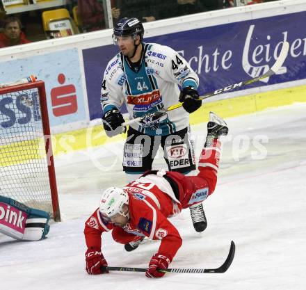 EBEL. Eishockey Bundesliga. KAC gegen 	EHC Liwest Black Wings Linz. Andrew Kozek  (KAC), Shane O Brien (Linz). Klagenfurt, am 2.3.2018.
Foto: Kuess

---
pressefotos, pressefotografie, kuess, qs, qspictures, sport, bild, bilder, bilddatenbank