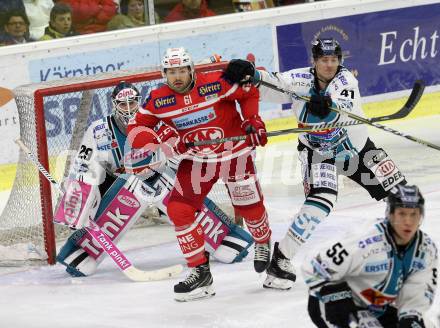 EBEL. Eishockey Bundesliga. KAC gegen 	EHC Liwest Black Wings Linz. Andrew Kozek  (KAC), Michael Ouzas, Mario Altmann (Linz). Klagenfurt, am 2.3.2018.
Foto: Kuess

---
pressefotos, pressefotografie, kuess, qs, qspictures, sport, bild, bilder, bilddatenbank