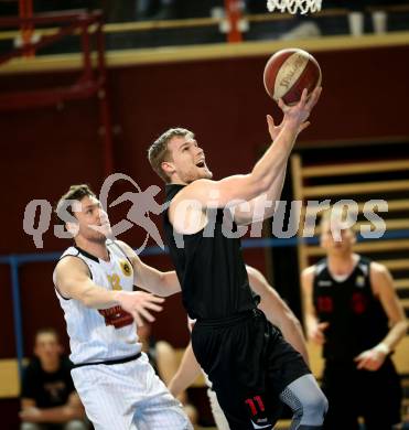 Basketball 2. Bundesliga. Grunddurchgang. 21. Runde. Woerthersee Piraten gegen Mistelbach Mustangs. Jan-Arne Apschner,  (Piraten), Michal Semerad (Mistelbach Mustangs). Klagenfurt, am 3.3.2018.
Foto: Kuess
---
pressefotos, pressefotografie, kuess, qs, qspictures, sport, bild, bilder, bilddatenbank