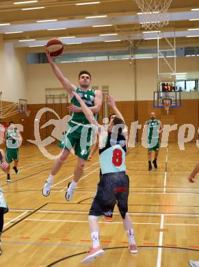 Basketball 2. Bundesliga. Grunddurchgang. 21. Runde. Villach Raiders gegen KOS Celovec. Nino Gross,  (Villach), Ziga Erculj (KOS). Villach, am 4.3.2018.
Foto: Kuess

---
pressefotos, pressefotografie, kuess, qs, qspictures, sport, bild, bilder, bilddatenbank