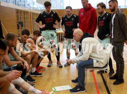 Basketball 2. Bundesliga. Grunddurchgang. 21. Runde. Villach Raiders gegen KOS Celovec. Trainer Rok Zupan (Villach). Villach, am 4.3.2018.
Foto: Kuess

---
pressefotos, pressefotografie, kuess, qs, qspictures, sport, bild, bilder, bilddatenbank