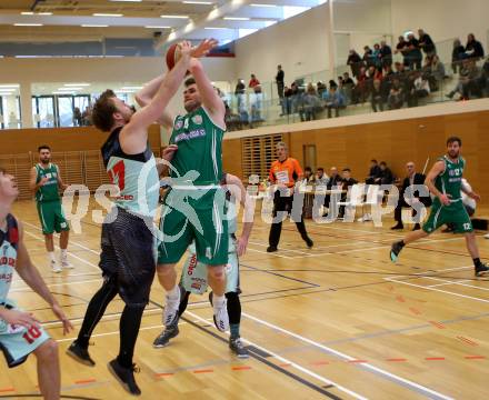 Basketball 2. Bundesliga. Grunddurchgang. 21. Runde. Villach Raiders gegen KOS Celovec. Sebastian Huber, (Villach), Ziga Erculj  (KOS). Villach, am 4.3.2018.
Foto: Kuess

---
pressefotos, pressefotografie, kuess, qs, qspictures, sport, bild, bilder, bilddatenbank