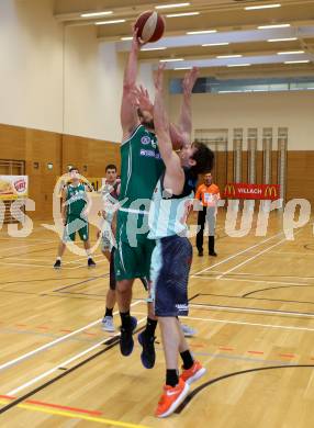 Basketball 2. Bundesliga. Grunddurchgang. 21. Runde. Villach Raiders gegen KOS Celovec. Simon Finzgar,  (Villach), Vjeran Soldo (KOS). Villach, am 4.3.2018.
Foto: Kuess

---
pressefotos, pressefotografie, kuess, qs, qspictures, sport, bild, bilder, bilddatenbank