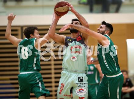 Basketball 2. Bundesliga. Grunddurchgang. 21. Runde. Villach Raiders gegen KOS Celovec. Mensud Julevic,  (Villach), Simon Pasterk, Marin Sliskovic (KOS). Villach, am 4.3.2018.
Foto: Kuess

---
pressefotos, pressefotografie, kuess, qs, qspictures, sport, bild, bilder, bilddatenbank