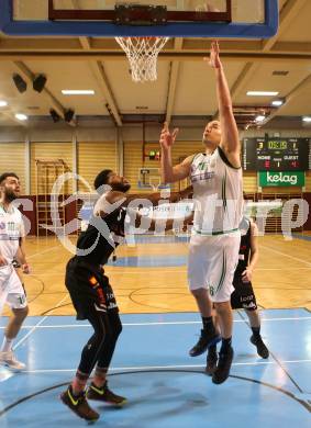 Basketball 2. Bundesliga. Grunddurchgang. 22. Runde. KOS Celovec gegen Mattersburg Rocks. Vjeran Soldo,  (KOS), Arnold Fripp (Mattersburg Rocks). Klagenfurt, am 11.3.2018.
Foto: Kuess
---
pressefotos, pressefotografie, kuess, qs, qspictures, sport, bild, bilder, bilddatenbank