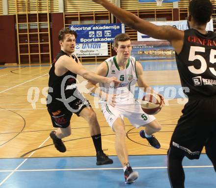 Basketball 2. Bundesliga. Grunddurchgang. 22. Runde. KOS Celovec gegen Mattersburg Rocks. Andi Smrtnik, (KOS), Benjamin Bernleithner  (Mattersburg Rocks). Klagenfurt, am 11.3.2018.
Foto: Kuess
---
pressefotos, pressefotografie, kuess, qs, qspictures, sport, bild, bilder, bilddatenbank
