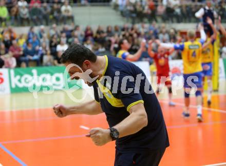 Volleyball. MEVZA. Final Four. Finale. SK Posojilnica Aich/Dob gegen Calcit Volley Kamnik. Jubel Trainer Matjaz Hafner (Aich/Dob). Bleiburg, am 10.3.2018.
Foto: Kuess
---
pressefotos, pressefotografie, kuess, qs, qspictures, sport, bild, bilder, bilddatenbank