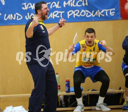 Volleyball. MEVZA. Final Four. Finale. SK Posojilnica Aich/Dob gegen Calcit Volley Kamnik. Jubel Trainer Matjaz Hafner, Wiktor Siewierski (Aich/Dob). Bleiburg, am 10.3.2018.
Foto: Kuess
---
pressefotos, pressefotografie, kuess, qs, qspictures, sport, bild, bilder, bilddatenbank