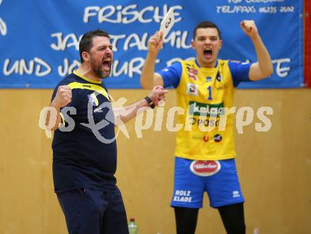 Volleyball. MEVZA. Final Four. Finale. SK Posojilnica Aich/Dob gegen Calcit Volley Kamnik. Jubel Trainer Matjaz Hafner, Wiktor Siewierski (Aich/Dob). Bleiburg, am 10.3.2018.
Foto: Kuess
---
pressefotos, pressefotografie, kuess, qs, qspictures, sport, bild, bilder, bilddatenbank