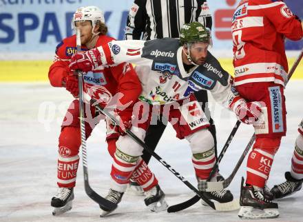 EBEL. Eishockey Bundesliga. KAC gegen 	HCB Suedtirol Alperia. Johannes Bischofberger, (KAC), Travis Oleksuk  (Bozen). Klagenfurt, am 18.3.2018.
Foto: Kuess

---
pressefotos, pressefotografie, kuess, qs, qspictures, sport, bild, bilder, bilddatenbank
