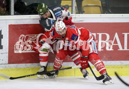 EBEL. Eishockey Bundesliga. KAC gegen 	HCB Suedtirol Alperia. Martin Schumnig,  (KAC), Dominic Monardo (Bozen). Klagenfurt, am 18.3.2018.
Foto: Kuess

---
pressefotos, pressefotografie, kuess, qs, qspictures, sport, bild, bilder, bilddatenbank