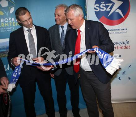 Fussball. Besuch des UEFA Praesidenten Aleksander Ceferin beim SAK.    Aleksander Ceferin, Feliks Wieser, Marko Wieser. Klagenfurt, am 23.3.2018.
Foto: Kuess
---
pressefotos, pressefotografie, kuess, qs, qspictures, sport, bild, bilder, bilddatenbank