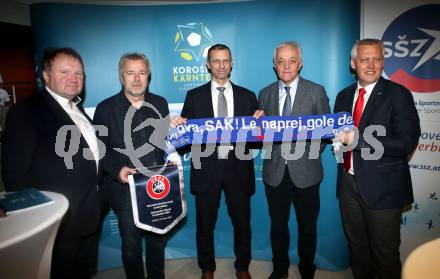 Fussball. Besuch des UEFA Praesidenten Aleksander Ceferin beim SAK.   Silvo Kumer, Marjan Velik, Aleksander Ceferin, Feliks Wieser, Marko Wieser. Klagenfurt, am 23.3.2018.
Foto: Kuess
---
pressefotos, pressefotografie, kuess, qs, qspictures, sport, bild, bilder, bilddatenbank