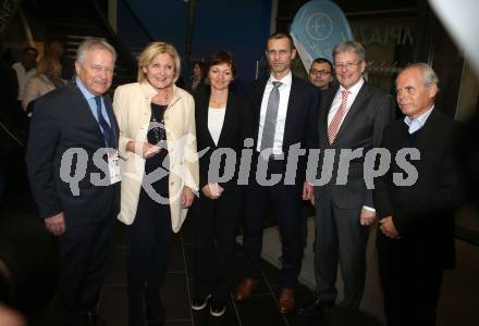 Fussball Laenderspiel. Oesterreich gegen Slowenien.Come together. Sport baut Bruecken.  Leo Windtner, Marie Luise Mathiaschitz, Slowenische Sportministerin Maja Bakovec-Brencic, UEFA Praesident Aleksander Ceferin, Peter Kaiser. Klagenfurt, am 23.3.2018.
Foto: Kuess

---
pressefotos, pressefotografie, kuess, qs, qspictures, sport, bild, bilder, bilddatenbank