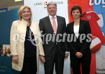 Fussball Laenderspiel. Oesterreich gegen Slowenien.Come together. Sport baut Bruecken.  Buergermeisterin Maria Luise Mathiaschitz, Landeshauptmann Peter Kaiser, Maja Bakovec-Brencic (Sportministerin Slowenien). Klagenfurt, am 23.3.2018.
Foto: Kuess

---
pressefotos, pressefotografie, kuess, qs, qspictures, sport, bild, bilder, bilddatenbank