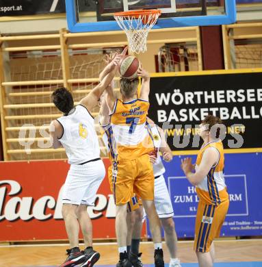 Basketball 2. Bundesliga. Playdown. 2. Runde. Woerthersee Piraten gegen BBU Salzburg. Gspandl Daniel,  (Piraten),  Julian Haas, Christian Joch (Salzburg). Klagenfurt, am 24.3.2018.
Foto: Kuess
---
pressefotos, pressefotografie, kuess, qs, qspictures, sport, bild, bilder, bilddatenbank