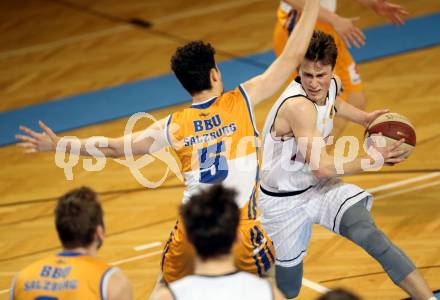 Basketball 2. Bundesliga. Playdown. 2. Runde. Woerthersee Piraten gegen BBU Salzburg. Simoner Lukas (Piraten), Sergio Jimenez (Salzburg). Klagenfurt, am 24.3.2018.
Foto: Kuess
---
pressefotos, pressefotografie, kuess, qs, qspictures, sport, bild, bilder, bilddatenbank