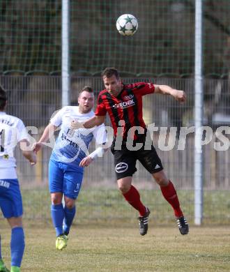 Fussball. Kaerntner Liga. Kraig gegen St. Jakob/Ros.. Marco Messner (Kraig),  Thomas Pirker (St. Jakob). Kraig, 31.3.2018.
Foto: Kuess
---
pressefotos, pressefotografie, kuess, qs, qspictures, sport, bild, bilder, bilddatenbank