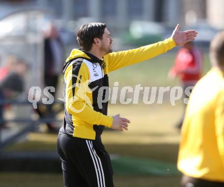 Fussball. Kaerntner Liga. Kraig gegen St. Jakob/Ros.. Trainer Stefan Franz Weitensfelder (Kraig). Kraig, 31.3.2018.
Foto: Kuess
---
pressefotos, pressefotografie, kuess, qs, qspictures, sport, bild, bilder, bilddatenbank