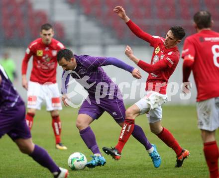 Fussball. Regionalliga. SK Austria Klagenfurt gegen Union Raiffeisen Gurten. Vahid Muharemovic, (SK Austria Klagenfurt), Ante Bajic   (Union Raiffeisen Gurten). Klagenfurt, 31.3.2018.
Foto: Kuess
---
pressefotos, pressefotografie, kuess, qs, qspictures, sport, bild, bilder, bilddatenbank