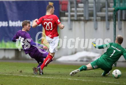 Fussball. Regionalliga. SK Austria Klagenfurt gegen Union Raiffeisen Gurten. Thomas Hirschhofer (SK Austria Klagenfurt),  Christoph Huettmair, Felix Rudolf Wimmer (Union Raiffeisen Gurten). Klagenfurt, 31.3.2018.
Foto: Kuess
---
pressefotos, pressefotografie, kuess, qs, qspictures, sport, bild, bilder, bilddatenbank