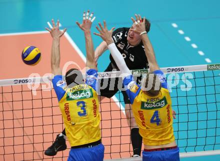 DenizBank AG Volley League Men. Volleyball. SK Posojilnica Aich/Dob gegen SG Union Raiffeisen Waldviertel.  Michal Hruska, Jan Krol, (Aich/Dob),  Matiss Gabdullins  (Waldviertel). Bleiburg, am 4.4.2018.
Foto: Kuess
---
pressefotos, pressefotografie, kuess, qs, qspictures, sport, bild, bilder, bilddatenbank