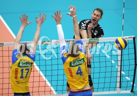 DenizBank AG Volley League Men. Volleyball. SK Posojilnica Aich/Dob gegen SG Union Raiffeisen Waldviertel. Mario Koncilja, Jan Krol
 (Aich/Dob), Rudinei Boff (Waldviertel). Bleiburg, am 4.4.2018.
Foto: Kuess
---
pressefotos, pressefotografie, kuess, qs, qspictures, sport, bild, bilder, bilddatenbank