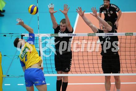 DenizBank AG Volley League Men. Volleyball. SK Posojilnica Aich/Dob gegen SG Union Raiffeisen Waldviertel. Michal Petras,  (Aich/Dob),  Matiss Gabdullins, Dawid Adam Siwczyk (Waldviertel). Bleiburg, am 4.4.2018.
Foto: Kuess
---
pressefotos, pressefotografie, kuess, qs, qspictures, sport, bild, bilder, bilddatenbank