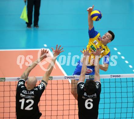 DenizBank AG Volley League Men. Volleyball. SK Posojilnica Aich/Dob gegen SG Union Raiffeisen Waldviertel. Michal Petras,  (Aich/Dob), Gil Marcel Keller, Pavel Bartos (Waldviertel). Bleiburg, am 4.4.2018.
Foto: Kuess
---
pressefotos, pressefotografie, kuess, qs, qspictures, sport, bild, bilder, bilddatenbank