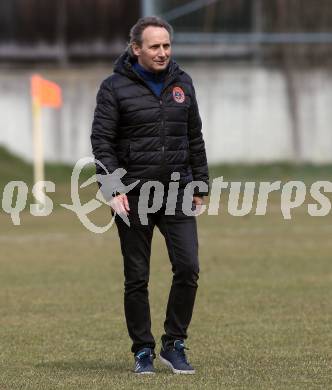 Fussball 2. Klasse A. Lurnfeld gegen Muehldorf.  Trainer Mario Brenter (Lurnfeld). Moellbruecke, am 1.4.2018.
Foto: Kuess
---
pressefotos, pressefotografie, kuess, qs, qspictures, sport, bild, bilder, bilddatenbank