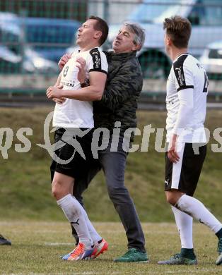 Fussball 2. Klasse A. Lurnfeld gegen Muehldorf. Suvad Grabus, Trainer Jasmin Dzeko (Muehldorf). Moellbruecke, am 1.4.2018.
Foto: Kuess
---
pressefotos, pressefotografie, kuess, qs, qspictures, sport, bild, bilder, bilddatenbank