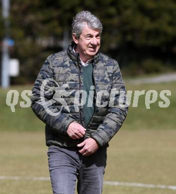 Fussball 2. Klasse A. Lurnfeld gegen Muehldorf. Trainer Jasmin Dzeko  (Muehldorf). Moellbruecke, am 1.4.2018.
Foto: Kuess
---
pressefotos, pressefotografie, kuess, qs, qspictures, sport, bild, bilder, bilddatenbank