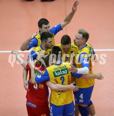 DenizBank AG Volley League Men. Volleyball. SK Posojilnica Aich/Dob gegen SG Union Raiffeisen Waldviertel. Jubel (Aich/Dob). Bleiburg, am 4.4.2018.
Foto: Kuess
---
pressefotos, pressefotografie, kuess, qs, qspictures, sport, bild, bilder, bilddatenbank