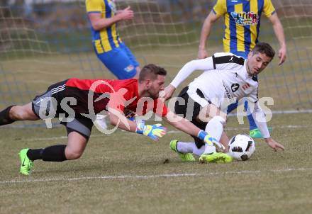 Fussball 2. Klasse A. Lurnfeld gegen Muehldorf. Alexander Brenter,  (Lurnfeld), Christopher Fruehwirth  (Muehldorf). Moellbruecke, am 1.4.2018.
Foto: Kuess
---
pressefotos, pressefotografie, kuess, qs, qspictures, sport, bild, bilder, bilddatenbank