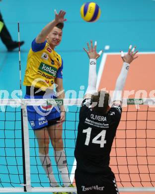 DenizBank AG Volley League Men. Volleyball. SK Posojilnica Aich/Dob gegen SG Union Raiffeisen Waldviertel. David Michel, (Aich/Dob), Joao Oliveira  (Waldviertel). Bleiburg, am 4.4.2018.
Foto: Kuess
---
pressefotos, pressefotografie, kuess, qs, qspictures, sport, bild, bilder, bilddatenbank