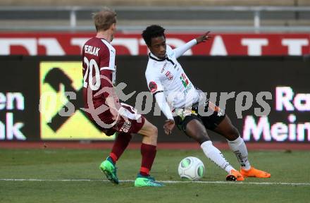 Fussball tipico Bundesliga. RZ Pellets WAC gegen Mattersburg. Majeed Ashimeru,  (WAC), Michael Perlak (Mattersburg). Wolfsberg, am 7.4.2018.
Foto: Kuess

---
pressefotos, pressefotografie, kuess, qs, qspictures, sport, bild, bilder, bilddatenbank