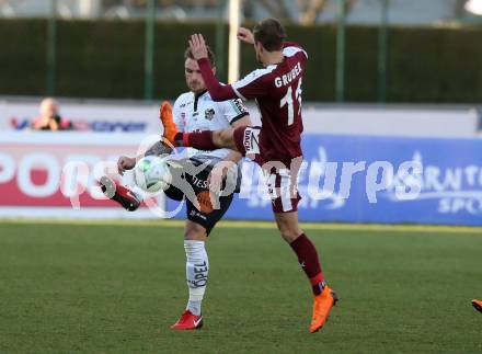 Fussball tipico Bundesliga. RZ Pellets WAC gegen Mattersburg. Michael Sollbauer, (WAC), Andreas Gruber (Mattersburg). Wolfsberg, am 7.4.2018.
Foto: Kuess

---
pressefotos, pressefotografie, kuess, qs, qspictures, sport, bild, bilder, bilddatenbank