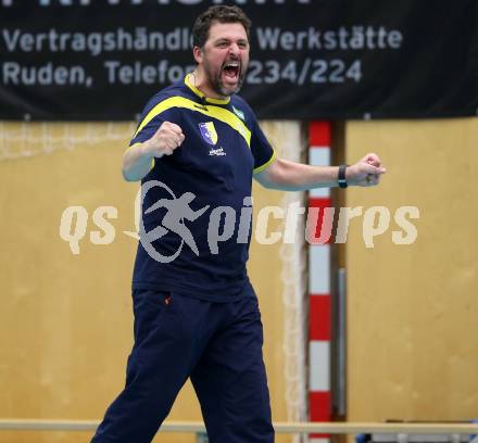 Volleyball Bundesliga Herren. DenitBank AG Volley League Men. SK Posojilnica Aich/Dob gegen SG Union Raiffeisen Waldviertel. Jubel Trainer Matjaz Hafner (Aich/Dob). Bleiburg, am 15.4.2018.
Foto: Kuess
---
pressefotos, pressefotografie, kuess, qs, qspictures, sport, bild, bilder, bilddatenbank