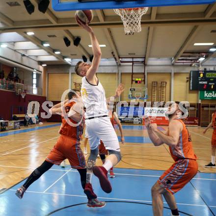 Basketball 2. Bundesliga. Playdown. 4. Runde. Woerthersee Piraten gegen Basket2000 Vienna Warriors.  Ian Moschik (Piraten), Armin Topic, Aldin Avdic (Vienna). Klagenfurt, am 14.4.2018.
Foto: Kuess
---
pressefotos, pressefotografie, kuess, qs, qspictures, sport, bild, bilder, bilddatenbank