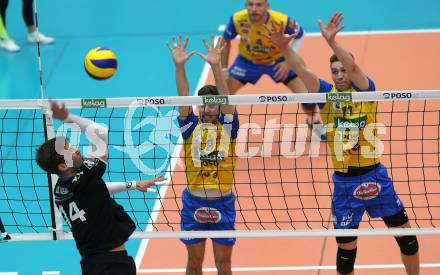 Volleyball Bundesliga Herren. DenitBank AG Volley League Men. SK Posojilnica Aich/Dob gegen SG Union Raiffeisen Waldviertel. Christian Rainer, Mario Koncilja,  (Aich/Dob), Joao Oliveira (Waldviertel). Bleiburg, am 15.4.2018.
Foto: Kuess
---
pressefotos, pressefotografie, kuess, qs, qspictures, sport, bild, bilder, bilddatenbank