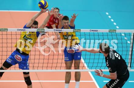 Volleyball Bundesliga Herren. DenitBank AG Volley League Men. SK Posojilnica Aich/Dob gegen SG Union Raiffeisen Waldviertel. Mario Koncilja, Michal Petras,  (Aich/Dob), Matiss Gabdullins (Waldviertel). Bleiburg, am 14.4.2018.
Foto: Kuess
---
pressefotos, pressefotografie, kuess, qs, qspictures, sport, bild, bilder, bilddatenbank