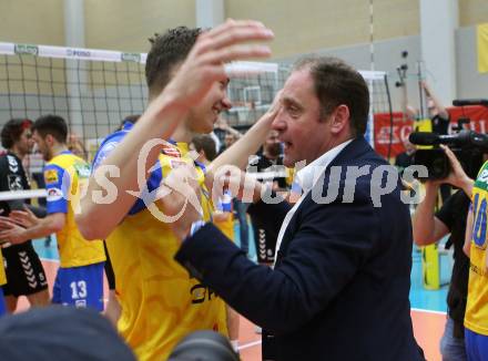 Volleyball Bundesliga Herren. DenitBank AG Volley League Men. SK Posojilnica Aich/Dob gegen SG Union Raiffeisen Waldviertel. Jubel David Michel, Martin Micheu (Meister Aich/Dob). Bleiburg, am 15.4.2018.
Foto: Kuess
---
pressefotos, pressefotografie, kuess, qs, qspictures, sport, bild, bilder, bilddatenbank