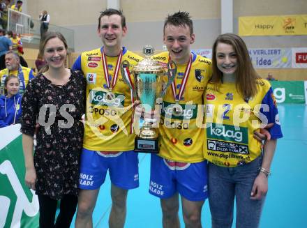 Volleyball Bundesliga Herren. DenitBank AG Volley League Men. SK Posojilnica Aich/Dob gegen SG Union Raiffeisen Waldviertel. Jubel  Michal Hruska, Michal Petras (Meister Aich/Dob). Bleiburg, am 15.4.2018.
Foto: Kuess
---
pressefotos, pressefotografie, kuess, qs, qspictures, sport, bild, bilder, bilddatenbank