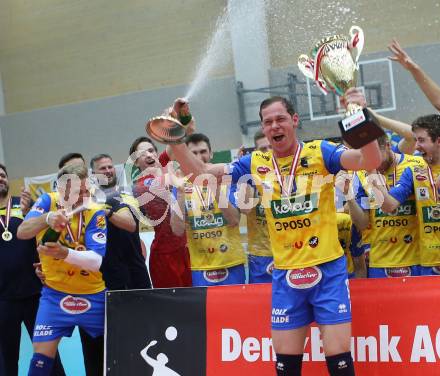 Volleyball Bundesliga Herren. DenitBank AG Volley League Men. SK Posojilnica Aich/Dob gegen SG Union Raiffeisen Waldviertel. Jubel   (Meister Aich/Dob). Bleiburg, am 15.4.2018.
Foto: Kuess
---
pressefotos, pressefotografie, kuess, qs, qspictures, sport, bild, bilder, bilddatenbank