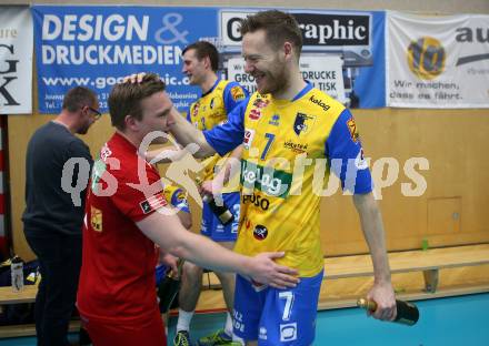 Volleyball Bundesliga Herren. DenitBank AG Volley League Men. SK Posojilnica Aich/Dob gegen SG Union Raiffeisen Waldviertel. Jubel  Manuel Steiner, Kasper Vuorinen (Meister Aich/Dob). Bleiburg, am 15.4.2018.
Foto: Kuess
---
pressefotos, pressefotografie, kuess, qs, qspictures, sport, bild, bilder, bilddatenbank