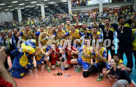 Volleyball Bundesliga Herren. DenitBank AG Volley League Men. SK Posojilnica Aich/Dob gegen SG Union Raiffeisen Waldviertel. Jubel   (Meister Aich/Dob). Bleiburg, am 15.4.2018.
Foto: Kuess
---
pressefotos, pressefotografie, kuess, qs, qspictures, sport, bild, bilder, bilddatenbank