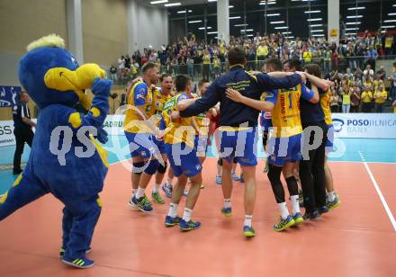 Volleyball Bundesliga Herren. DenitBank AG Volley League Men. SK Posojilnica Aich/Dob gegen SG Union Raiffeisen Waldviertel. Jubel   (Meister Aich/Dob). Bleiburg, am 15.4.2018.
Foto: Kuess
---
pressefotos, pressefotografie, kuess, qs, qspictures, sport, bild, bilder, bilddatenbank