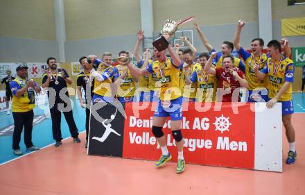 Volleyball Bundesliga Herren. DenitBank AG Volley League Men. SK Posojilnica Aich/Dob gegen SG Union Raiffeisen Waldviertel. Jubel   (Meister Aich/Dob). Bleiburg, am 15.4.2018.
Foto: Kuess
---
pressefotos, pressefotografie, kuess, qs, qspictures, sport, bild, bilder, bilddatenbank