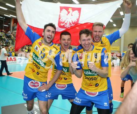 Volleyball Bundesliga Herren. DenitBank AG Volley League Men. SK Posojilnica Aich/Dob gegen SG Union Raiffeisen Waldviertel. Jubel   Lukasz Wiese, Wiktor Siewierski, David Michel,Jan Krol (Meister Aich/Dob). Bleiburg, am 15.4.2018.
Foto: Kuess
---
pressefotos, pressefotografie, kuess, qs, qspictures, sport, bild, bilder, bilddatenbank